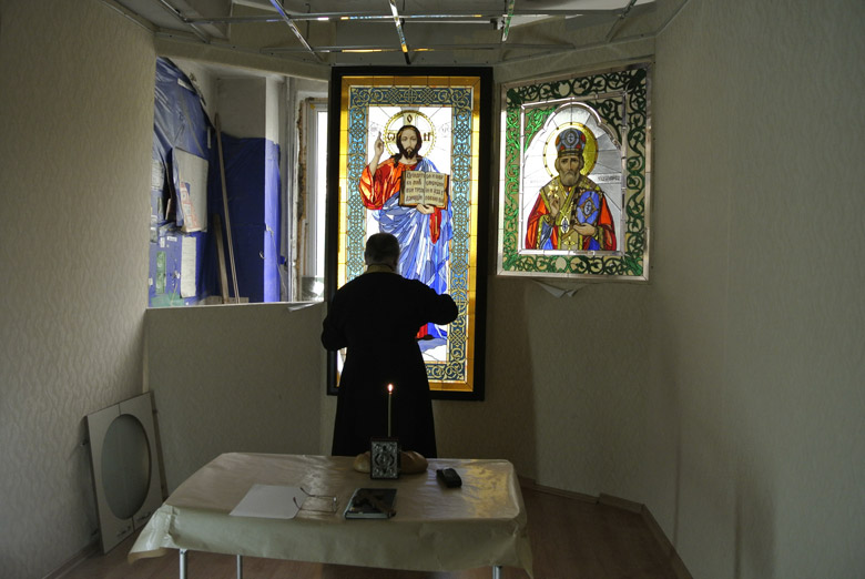 Освящение витражей для храма в Украине